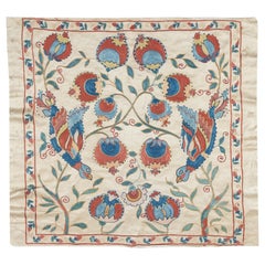Tenture murale brodée 100% soie de 28x29 pouces. Nouvelle nappe. The Moderns
