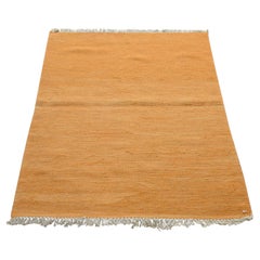 2'8" x 3'8" orangefarbener, einfarbiger afghanischer Kelim-Teppich, handgewebt, flachgewebt, aus Wolle