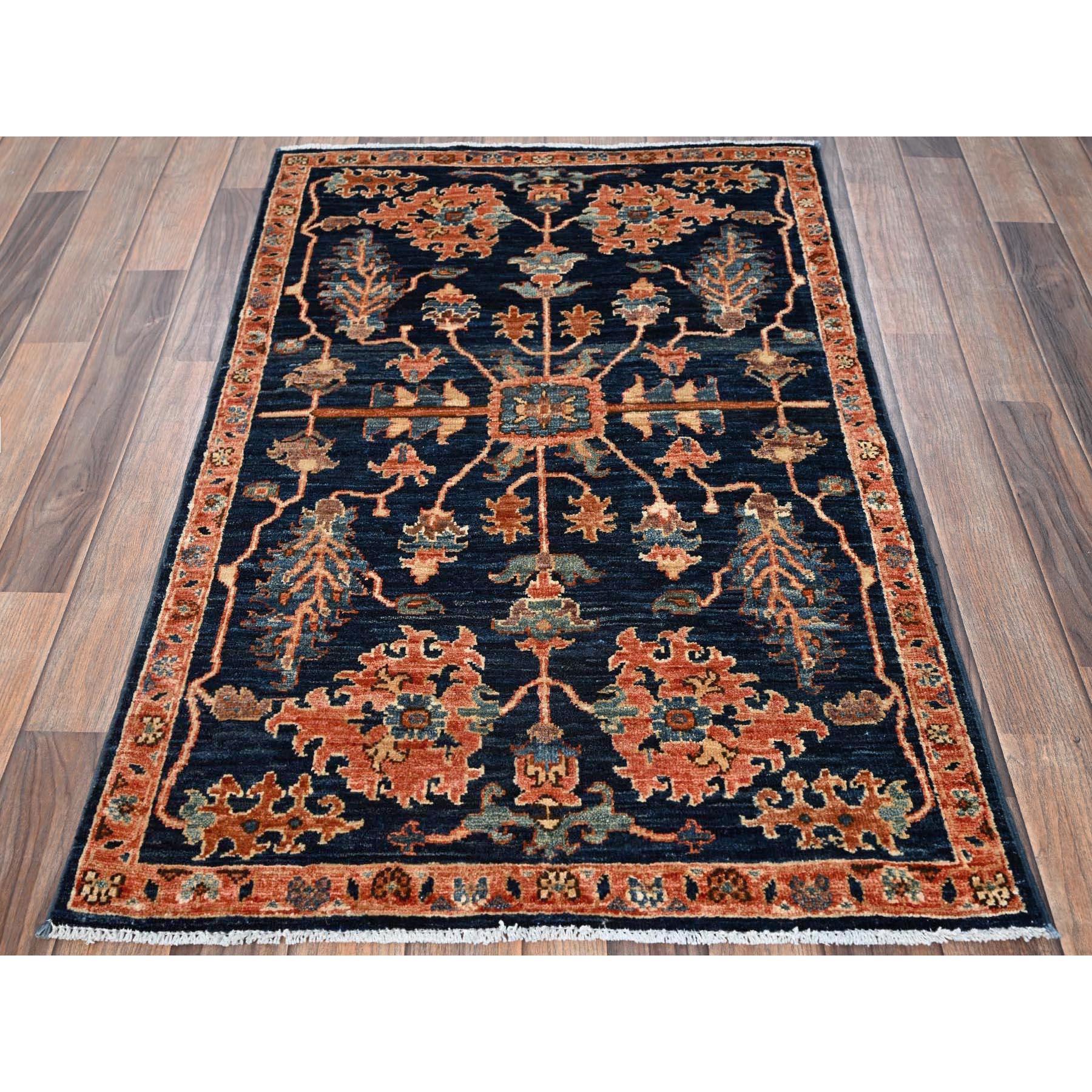 Azul océano iluminado por la luna, diseño Heriz envejecido, grado Aryana, tintes vegetales, pelo suave, anudada a mano, lana de alta montaña, tejido denso, alfombra oriental
Materiales primarios: Lana
Látex: Sin pelo 
altura: 0,25 Pulgadas
Estilo: