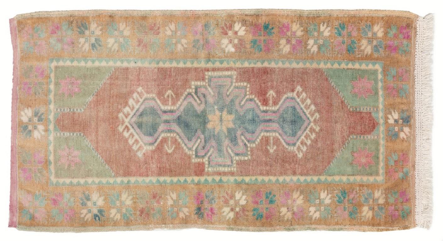 Hand-Knotted 2.8x4.7 Ft Handmade Vintage Turkish Accent Rug in Soft Color with Soft Wool Pile For Sale