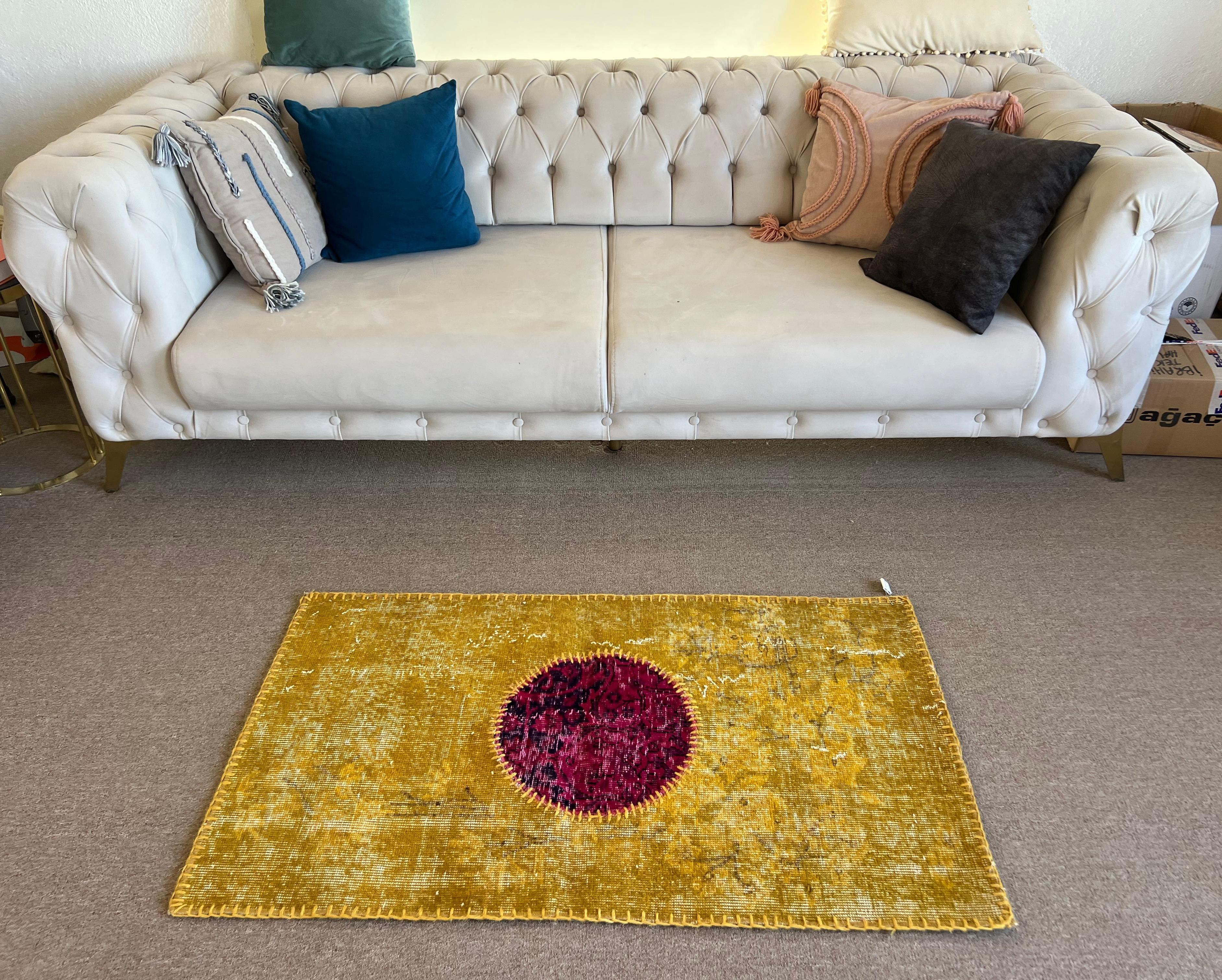 28x49 in gelbem türkischem Patchwork-Teppich. Handgemachte bunte Kreis Türmatte im Zustand „Neu“ im Angebot in Spring Valley, NY