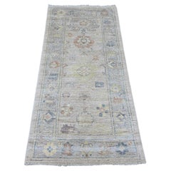 2'8"x5'7" Grauer Afghanischer Angora-Läufer aus aller Wolle mit Oushak-Blattdesign, handgeknüpft