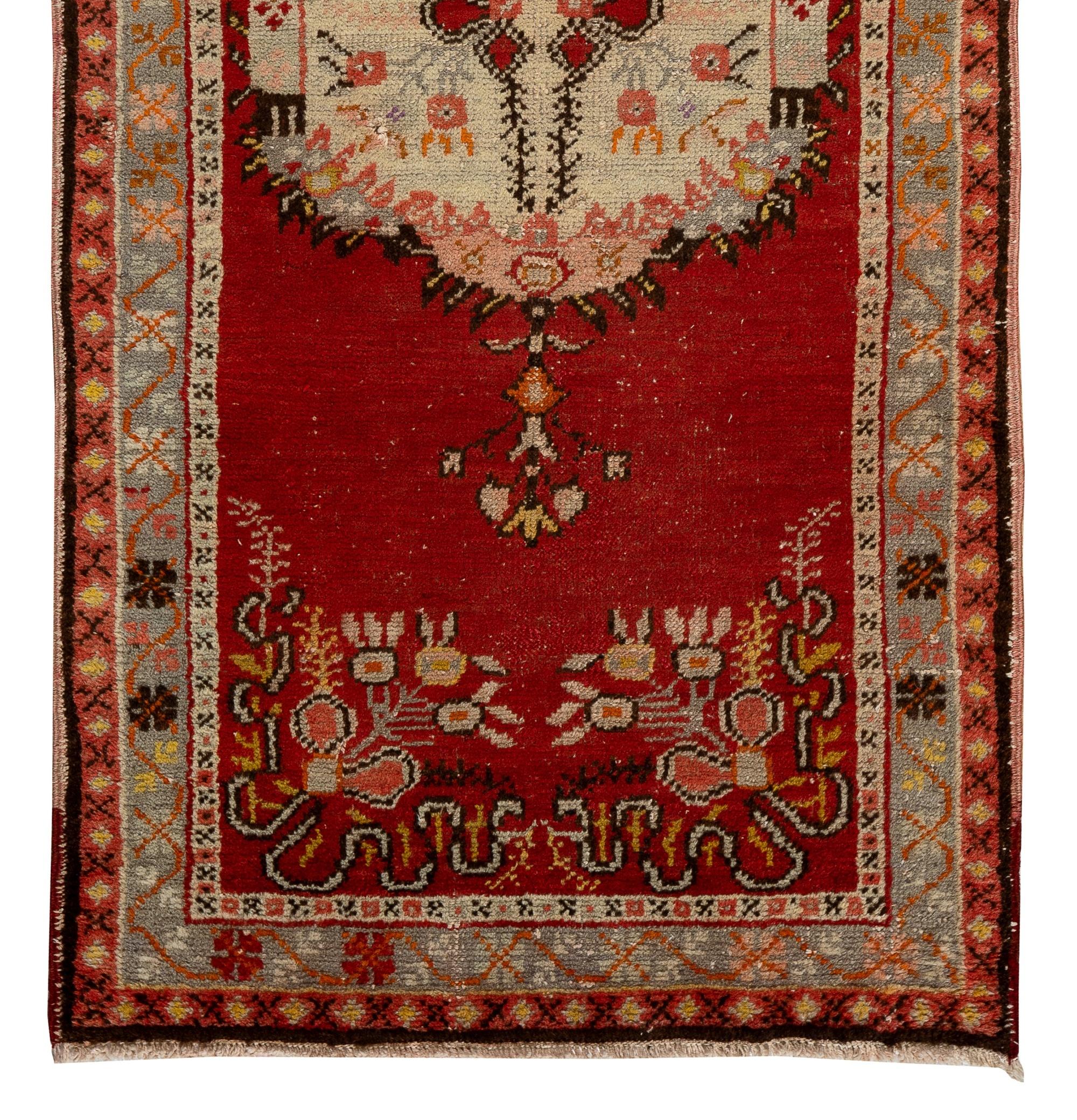 Turkish 2.8x5.8 Ft Mid-Century Handmade Anatolian Accent Rug in Red and Beige Colors For Sale