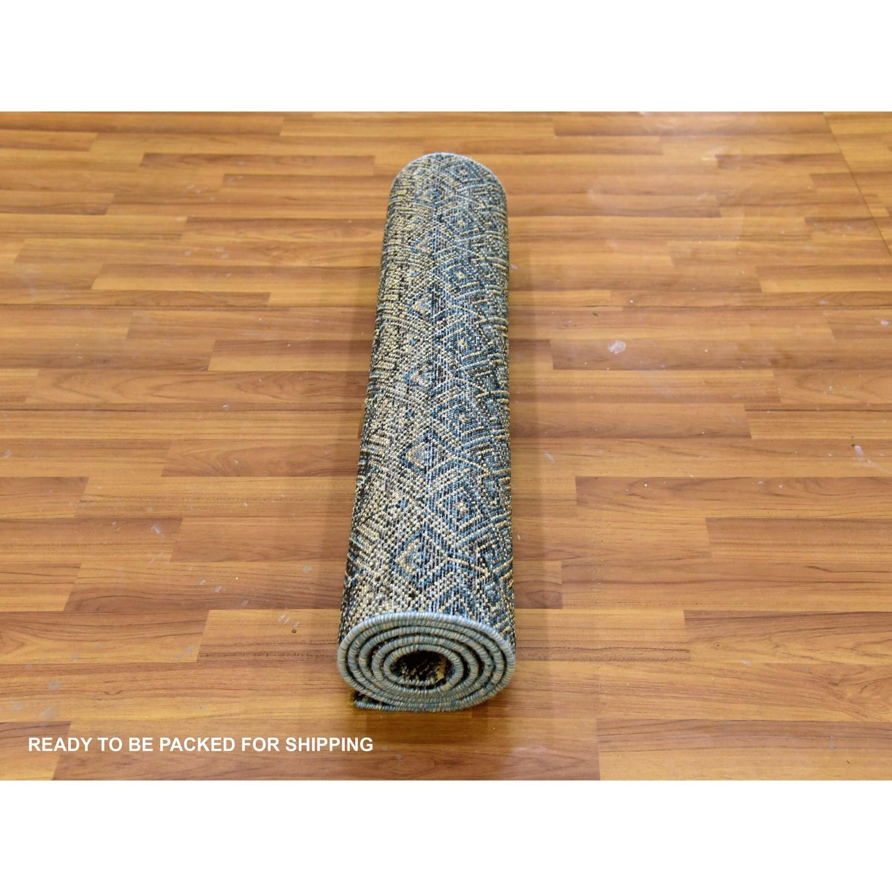 Hand-Knotted 2'8