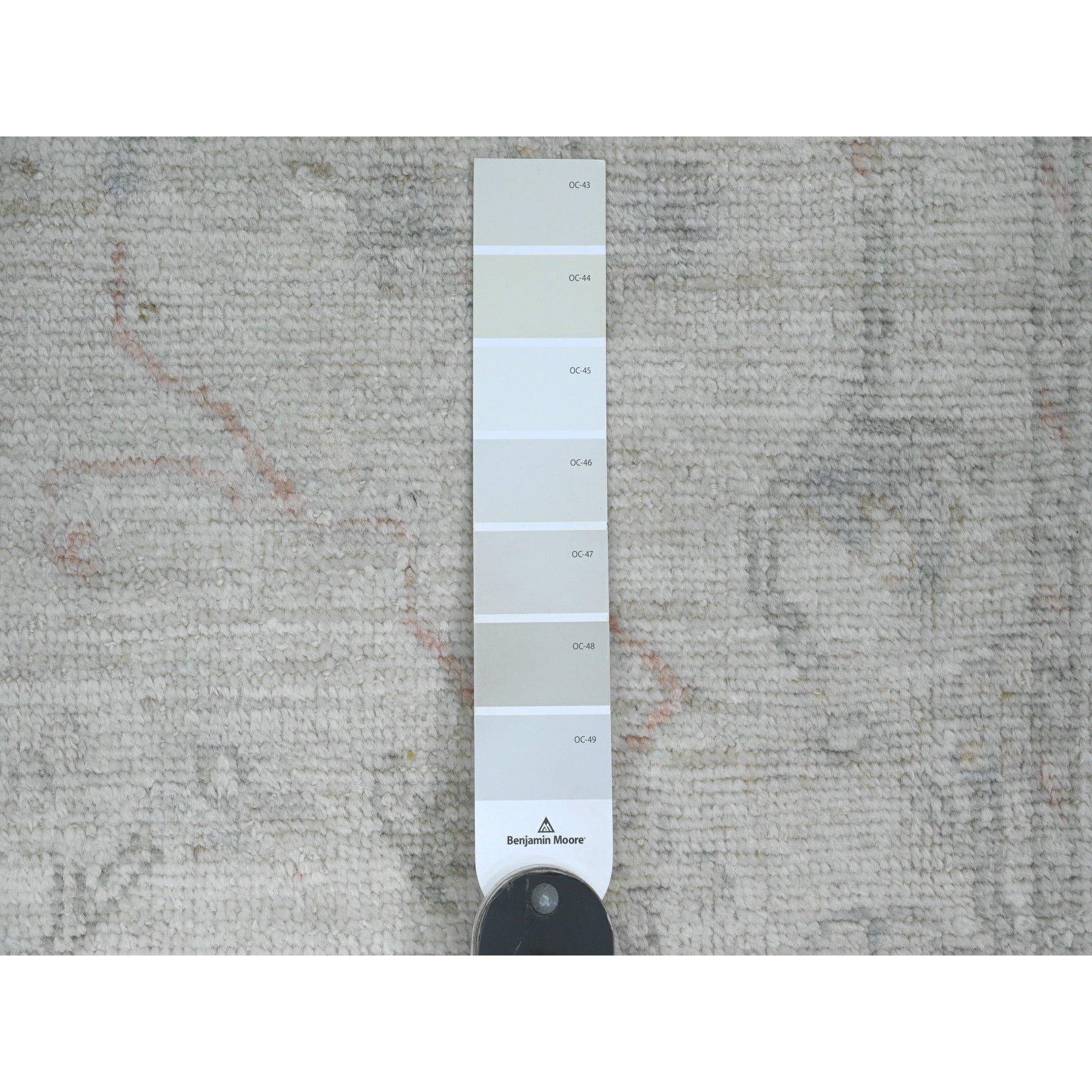 Hand-Knotted 2'8