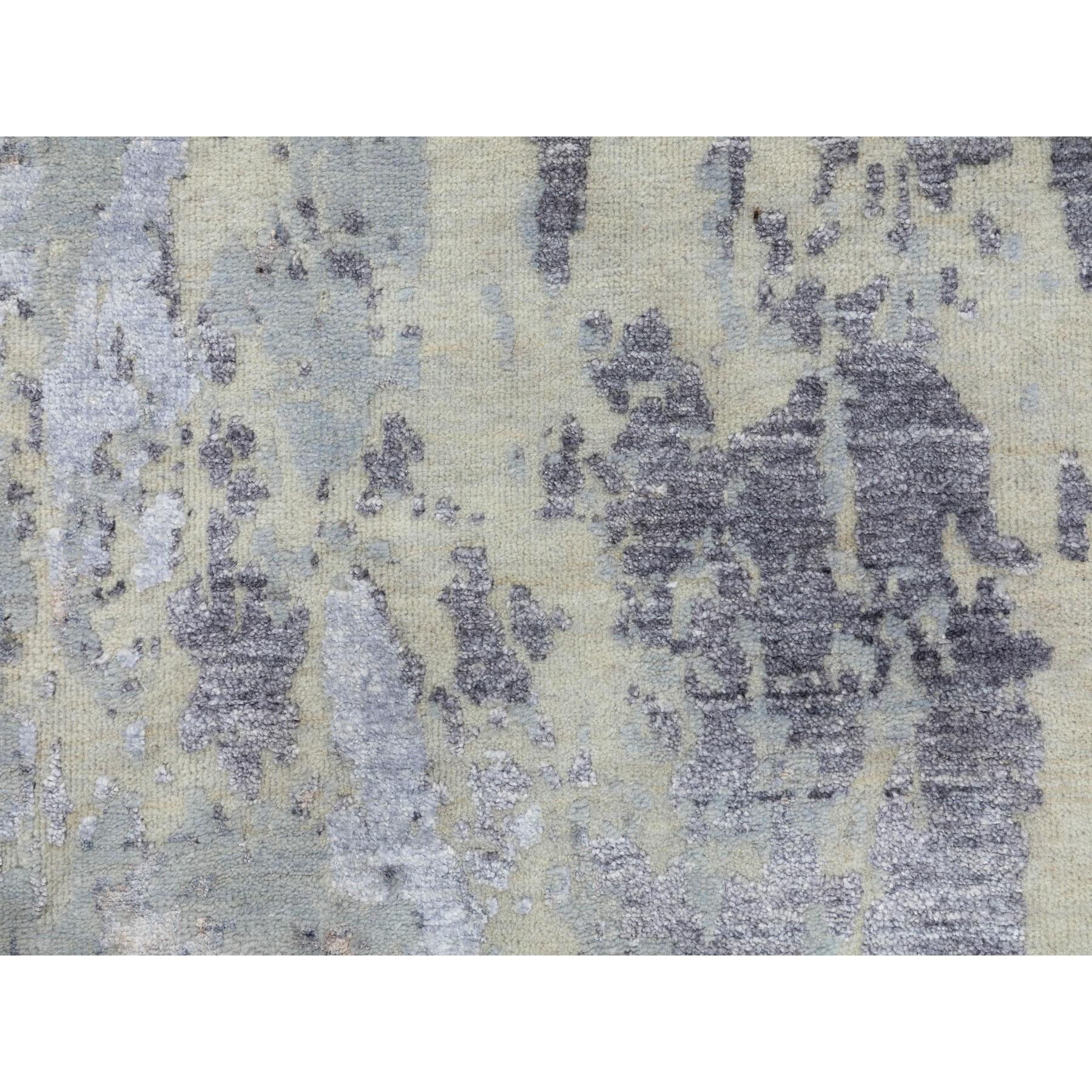 Hand-Knotted 2'8