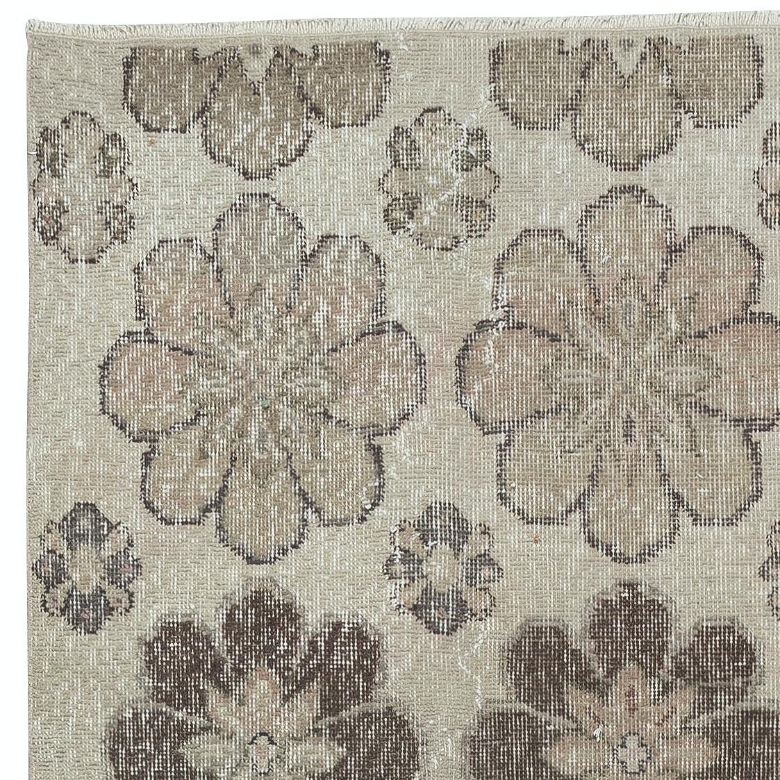 Turco Tappeto d'epoca fatto a mano beige con design floreale 2.8x7.5 Ft in vendita