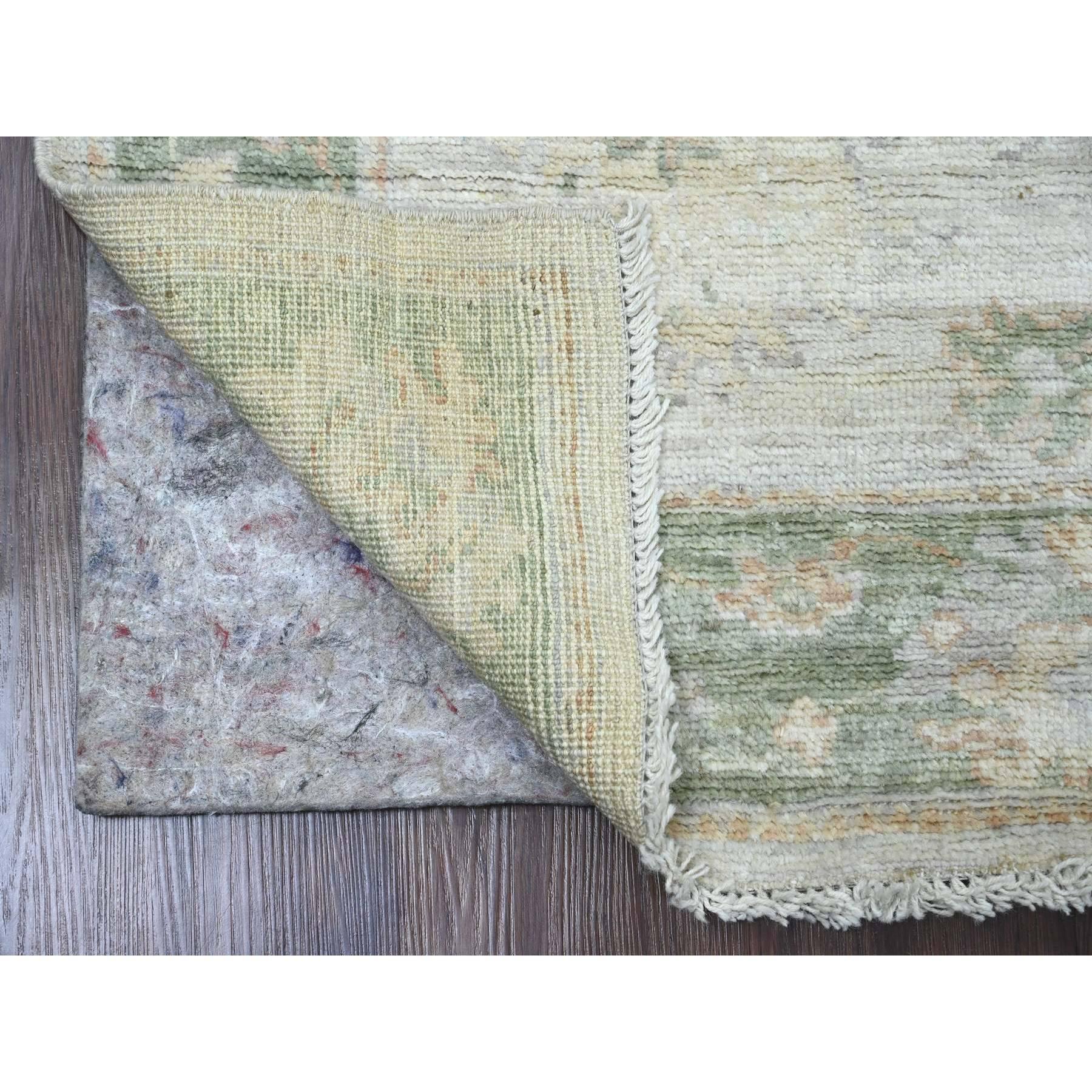 Bone White, Afghan Angora Oushak mit großem Blatt-Design, Veggie Dyes, 100% Wolle, Handgeknüpft, Läufer, Orientteppich
Primäre MATERIALIEN: Wolle
Latex: Kein Flor 
Höhe: 0,25 Zoll
Stil: Transitional
Grundfarbe: Elfenbein
Sekundäre Farben: Braun,