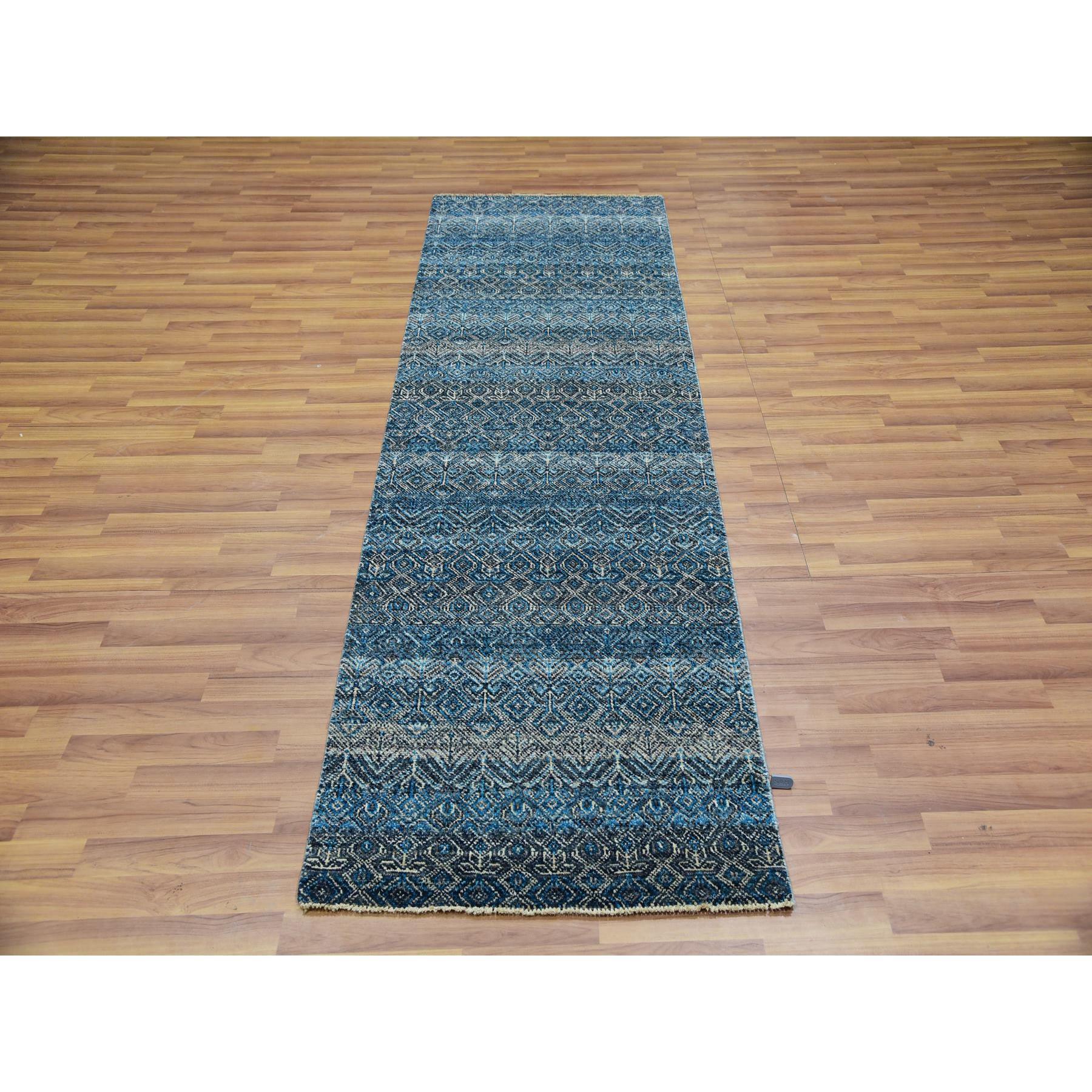 Dies ist eine wirklich echte one-of-a-kind 100% Plüsch Wolle handgeknüpft, Kohinoor Herat Small Geometric Repetitive Design, Orientteppich. Es wurde monatelang von erfahrenen Kunsthandwerkern in jahrhundertealten Webtechniken geknüpft.
Primäre