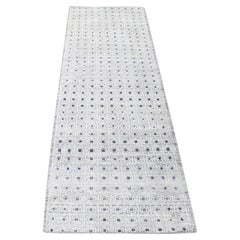 2'8"x8'1" Elfenbein, moderner, handgeknüpfter Läufer aus reiner Seide mit strukturierter Wolle, handgeknüpft