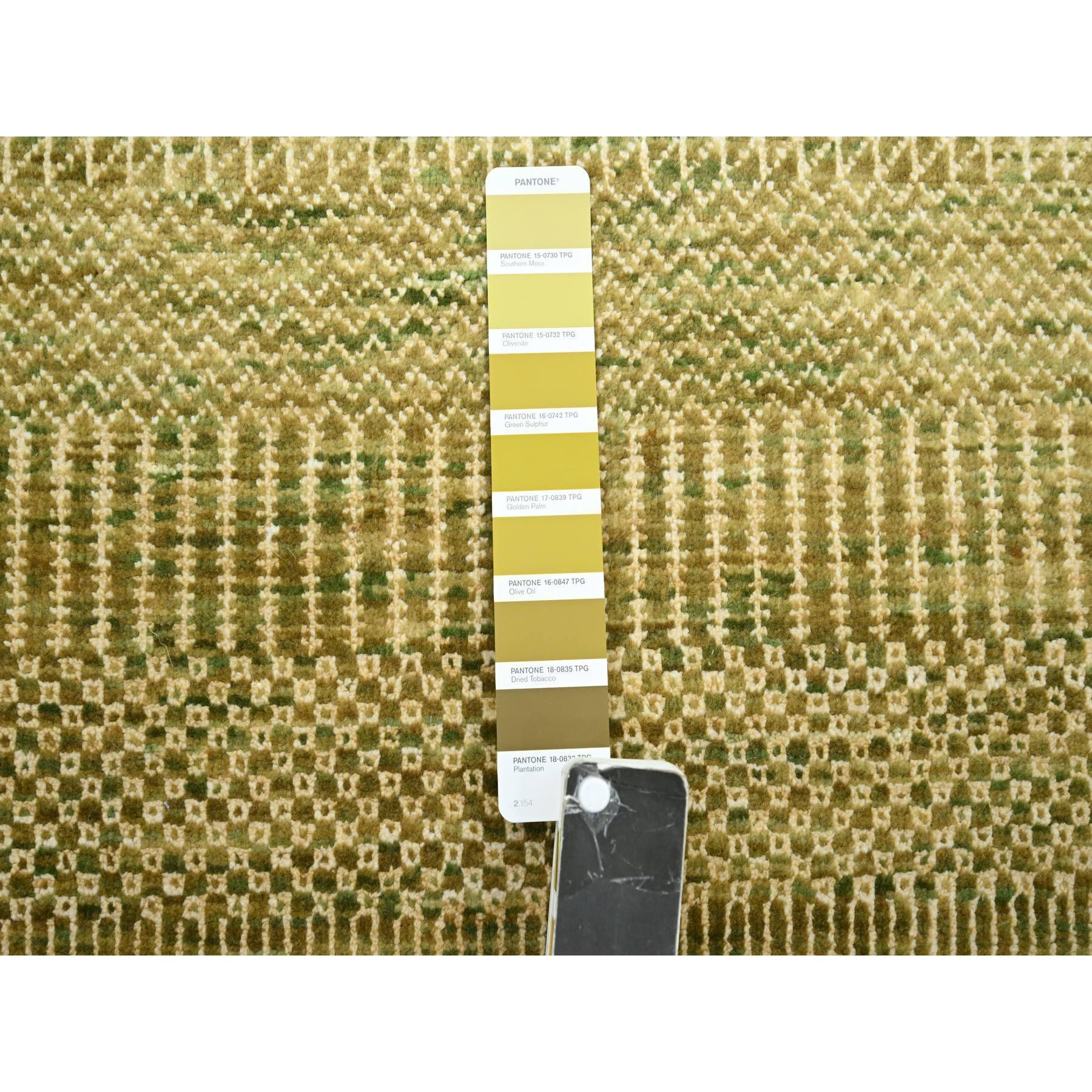 Hand-Knotted 2'8