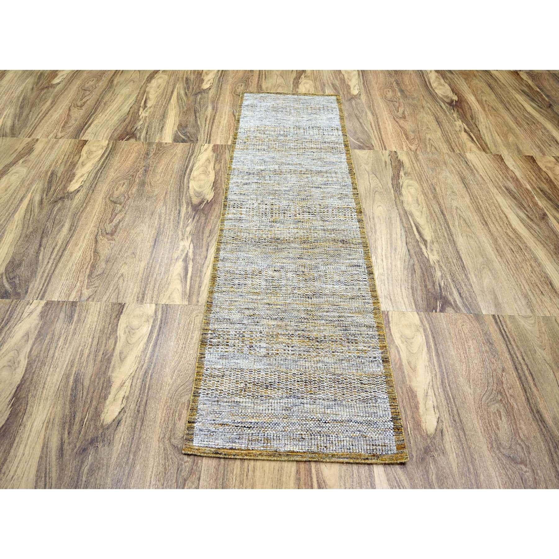 Jaune moutarde, Oxidized and Distressed Grass Design with Exposed Warps, Natural Wool, Hand Knotted, Runner, Oriental Rug
Matières premières : Laine
Latex : Pas de poils 
hauteur : 0,25 pouces
Style : Contemporain
Couleur primaire : jaune
Couleurs
