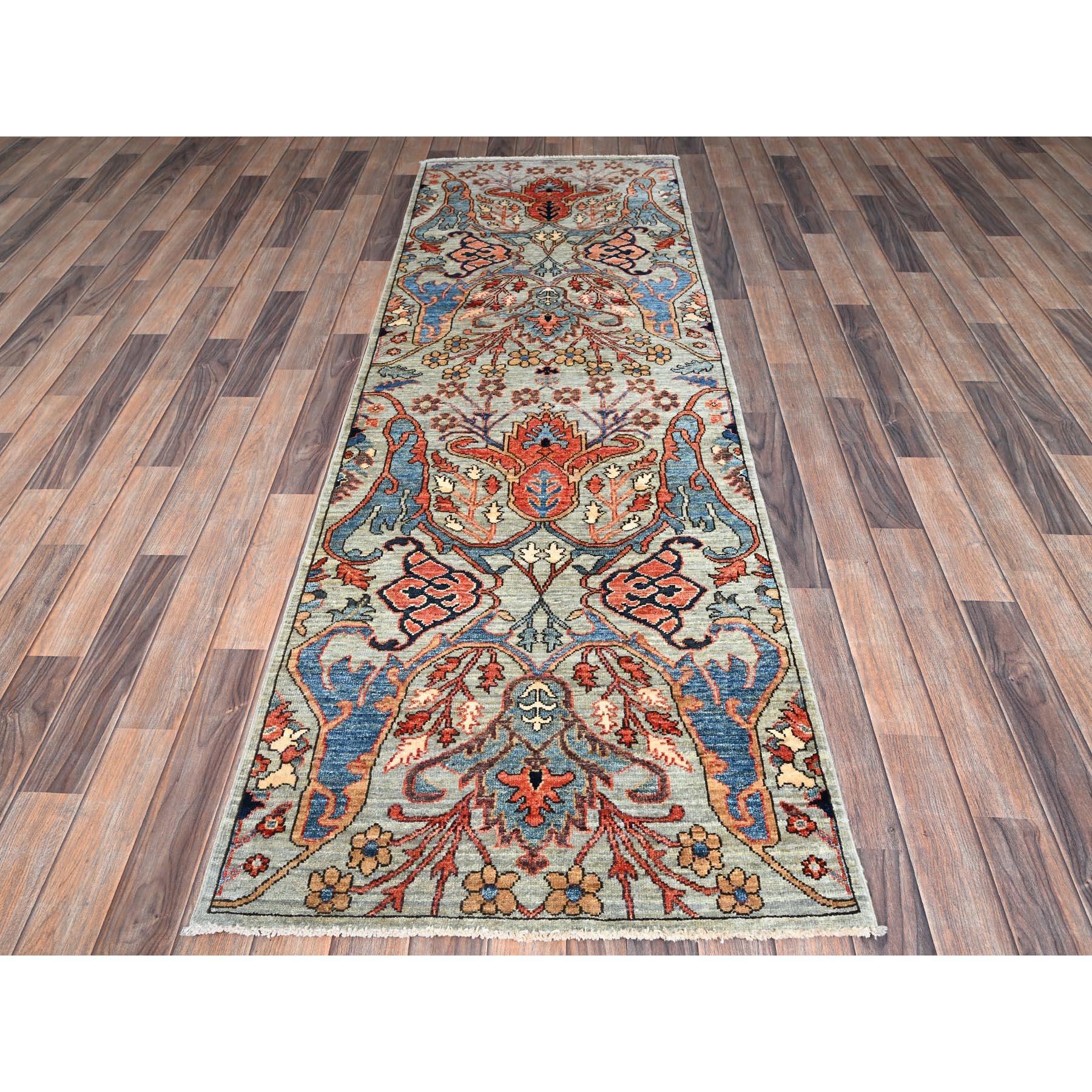 Agate Gray, Aryana Collection, Bijar Garus Design, Vegetable Dyes, High Mountain Wool, Hand Knotted, Soft Pile, Densely Woven, Runner, Tapis d'Orient
Matières premières : Laine
Latex : Pas de poils 
hauteur : 0,25 pouces
Style : Traditionnel
Couleur