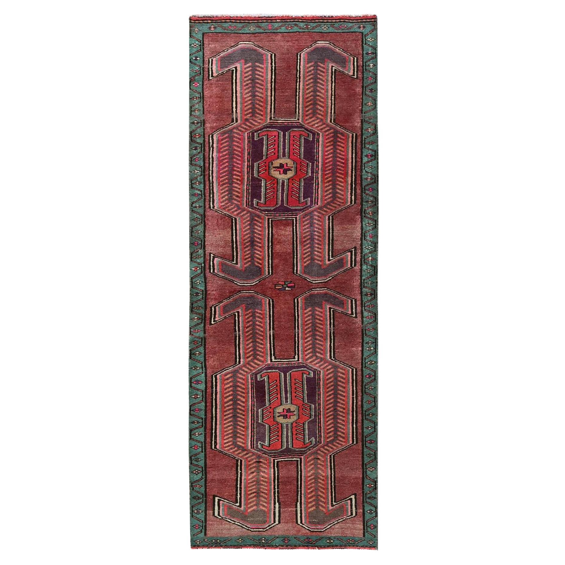 2'8"x8'3" Weinrot Vintage Nordwestlicher persischer handgeknüpfter Läufer aus reiner Wolle