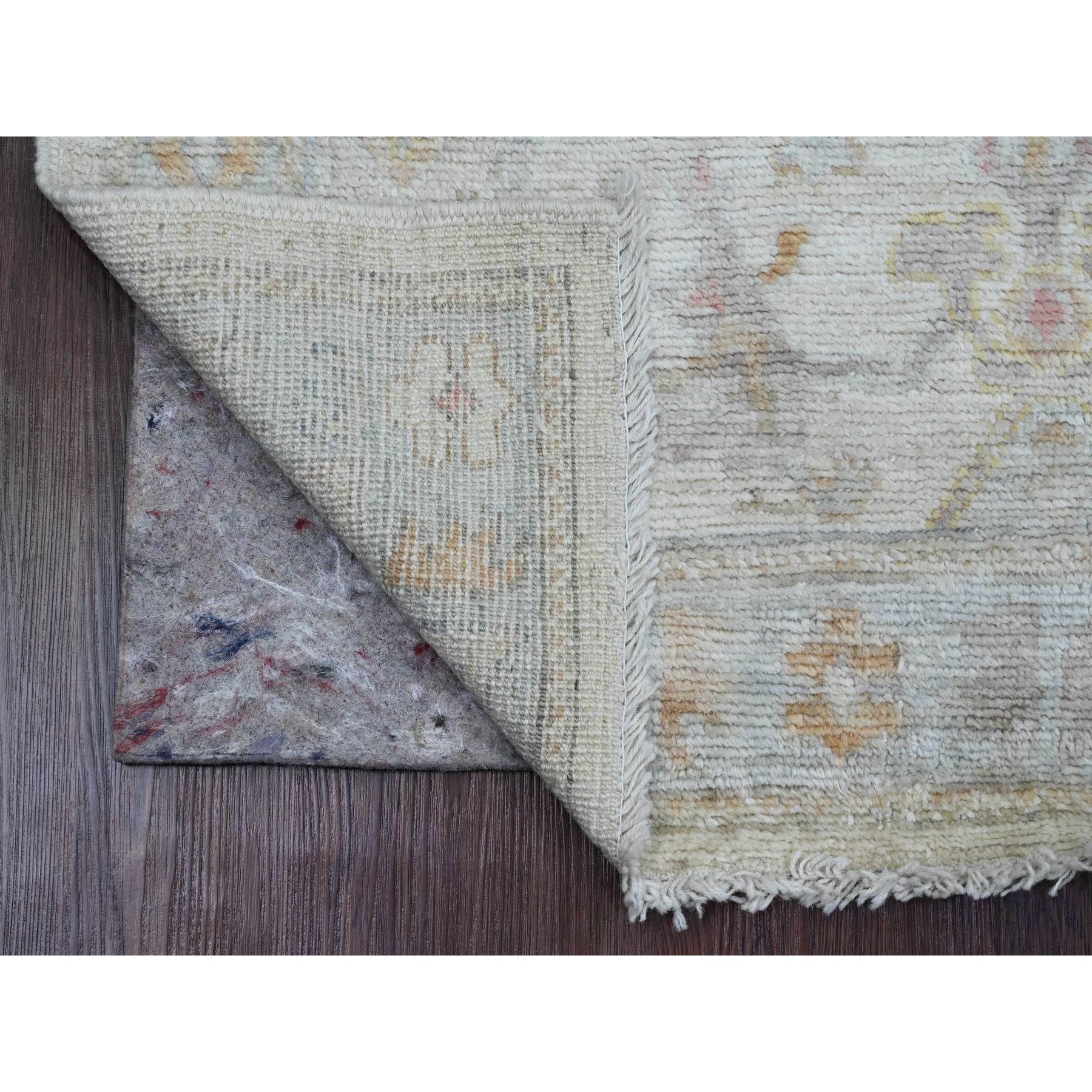 Bianco perla, annodato a mano, Afghan Angora Oushak con disegno di foglie, tinture vegetali, 100% lana, runner, Tappeto orientale
Materiali primari: Lana
Lattice: No Pile 
altezza: 0,25 pollici
Stile: Di transizione
Colore primario: Avorio
Colori
