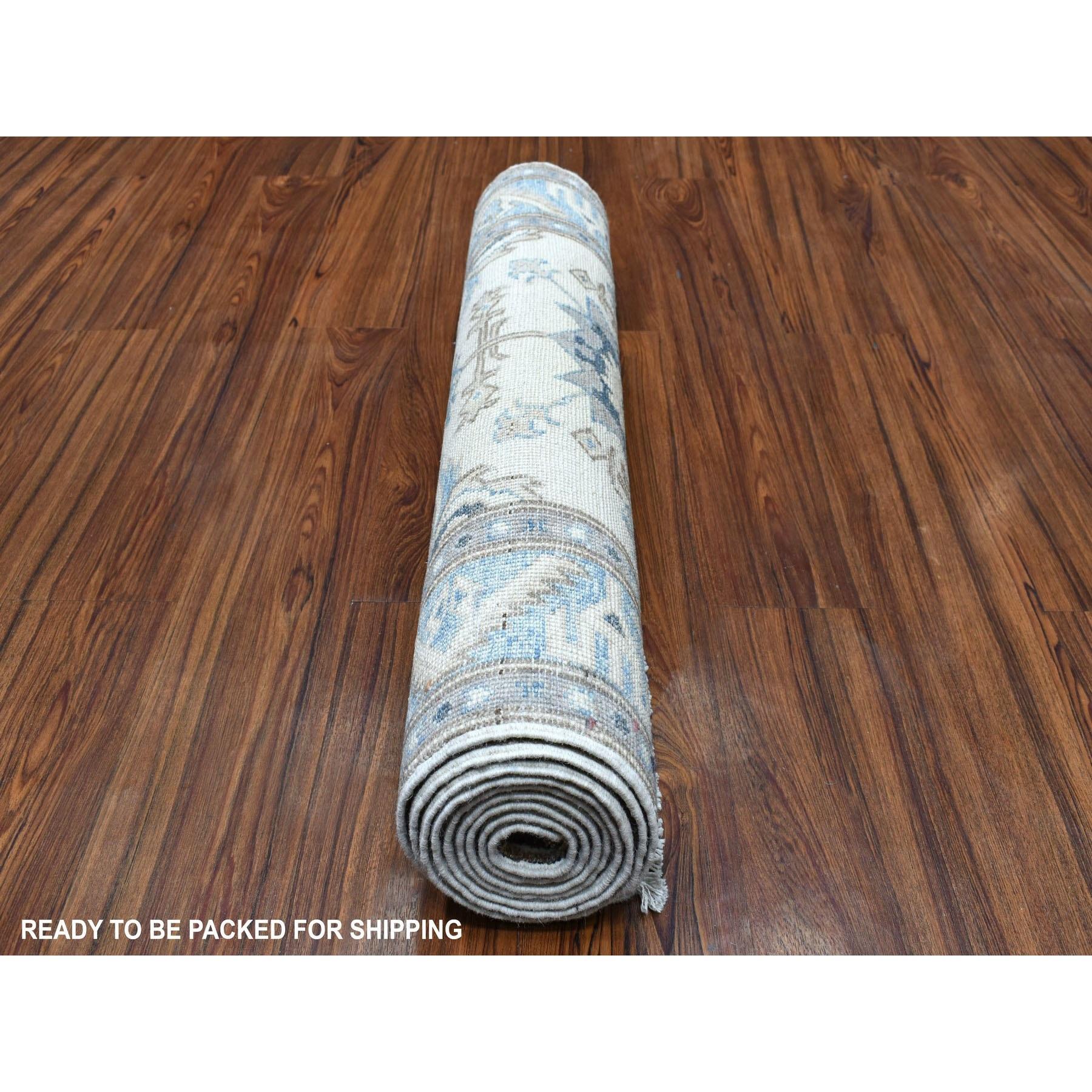 Hand-Knotted 2'8