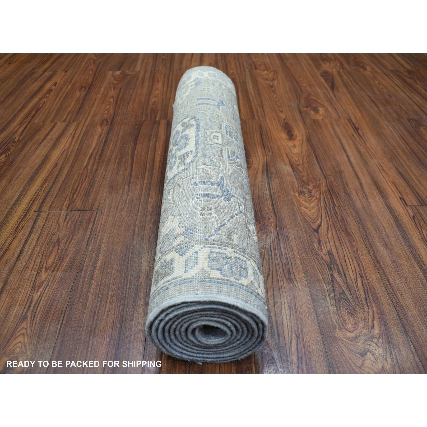 Hand-Knotted 2'8