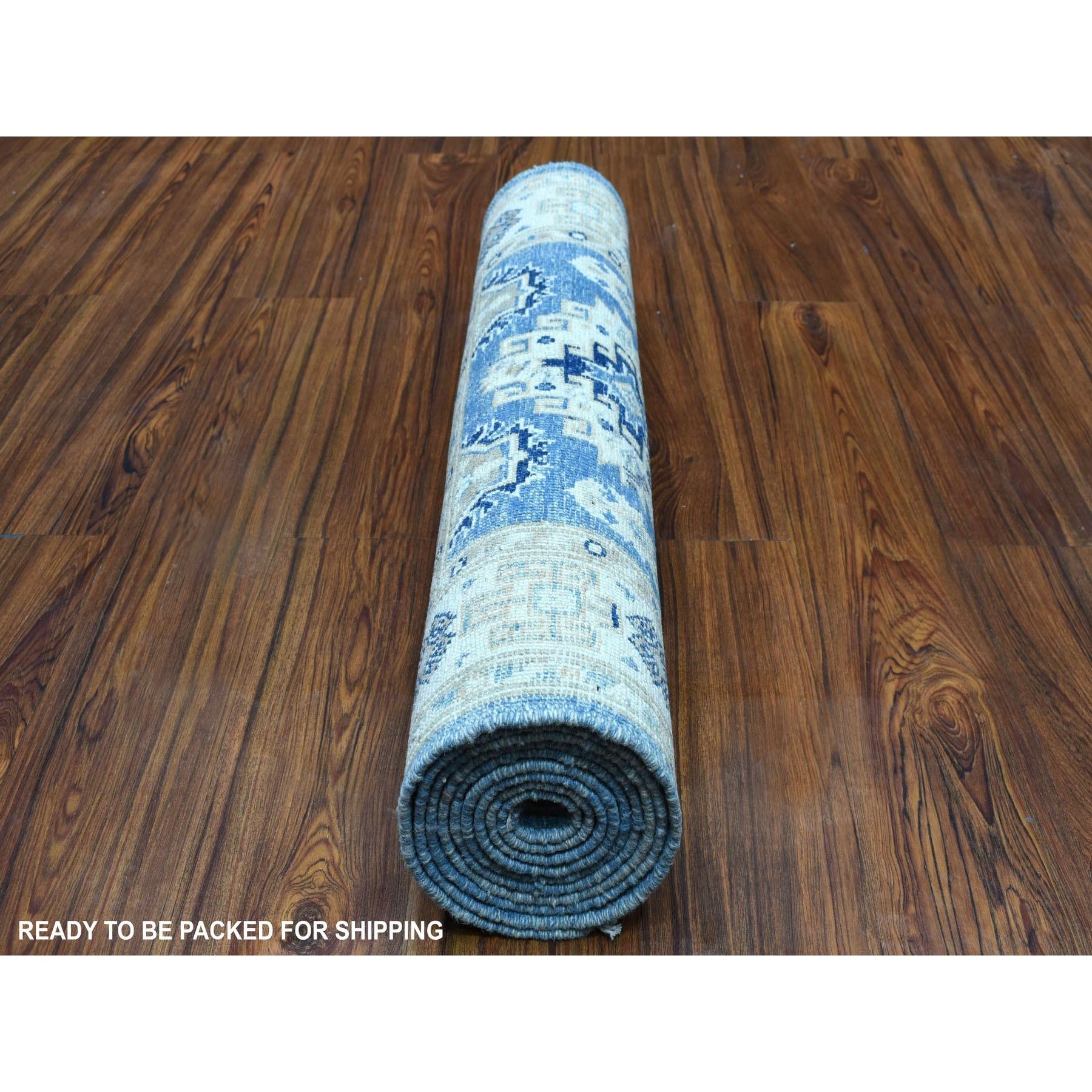 Hand-Knotted 2'8
