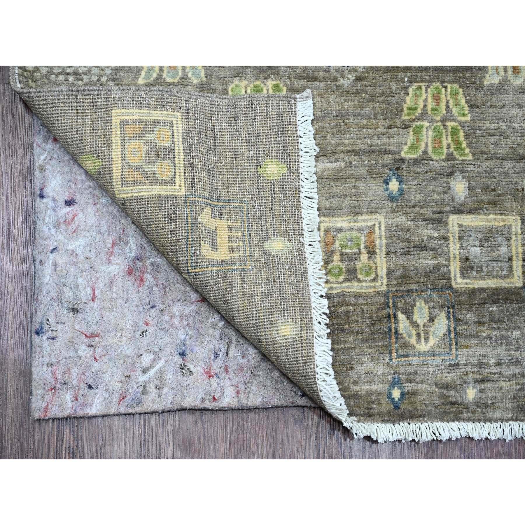 Tappeto spagnolo grigio, Kashkuli Gabbeh fine con figurine di piccoli animali, lana morbida, annodato a mano, tinture naturali, runner, tappeto orientale
Materiali primari: Lana
Lattice: No Pile 
altezza: 0,25 pollici
Stile: Tradizionale
Colore