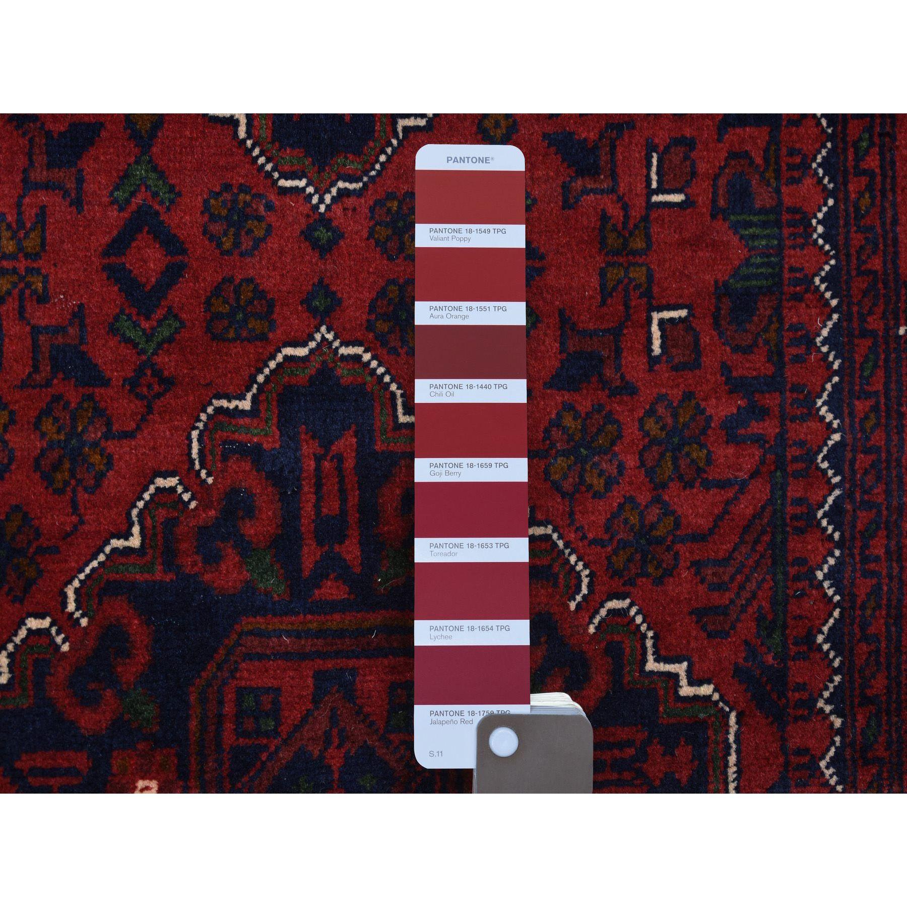 Hand-Knotted 2'8