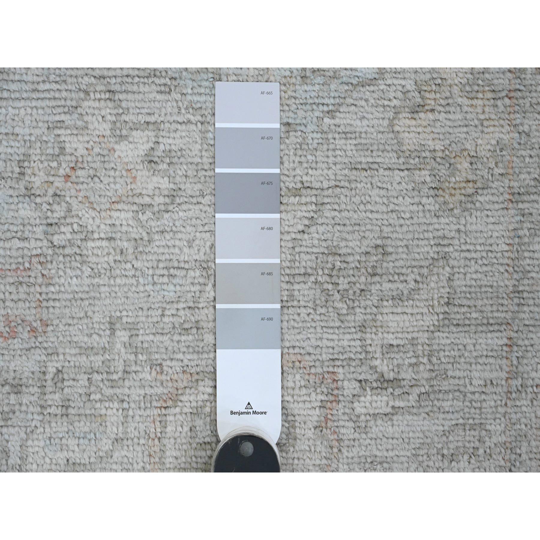 Hand-Knotted 2'8