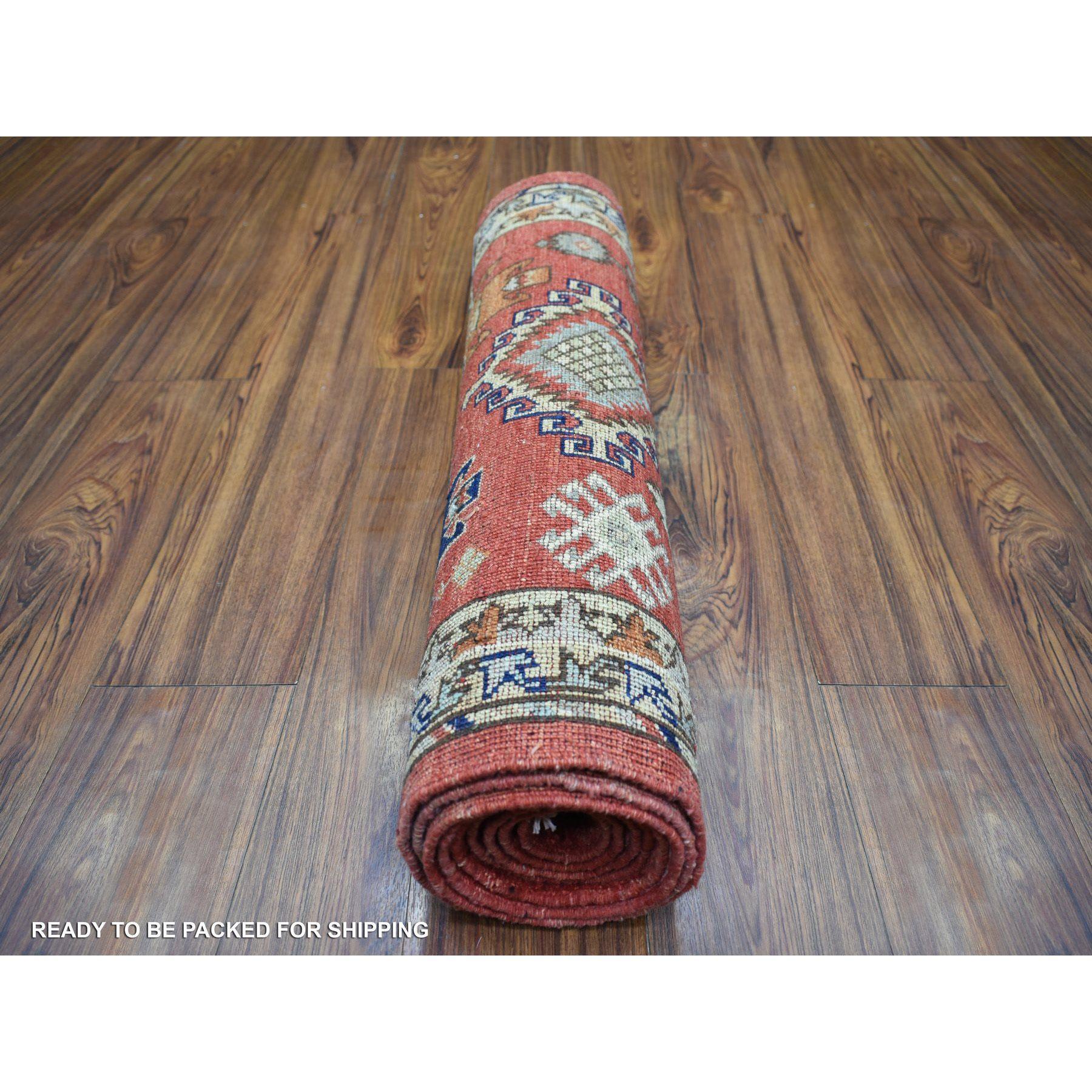 Hand-Knotted 2'8