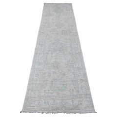 Tappeto Runner in lana bianco annodato a mano in angora afghana con design a foglie di Oushak