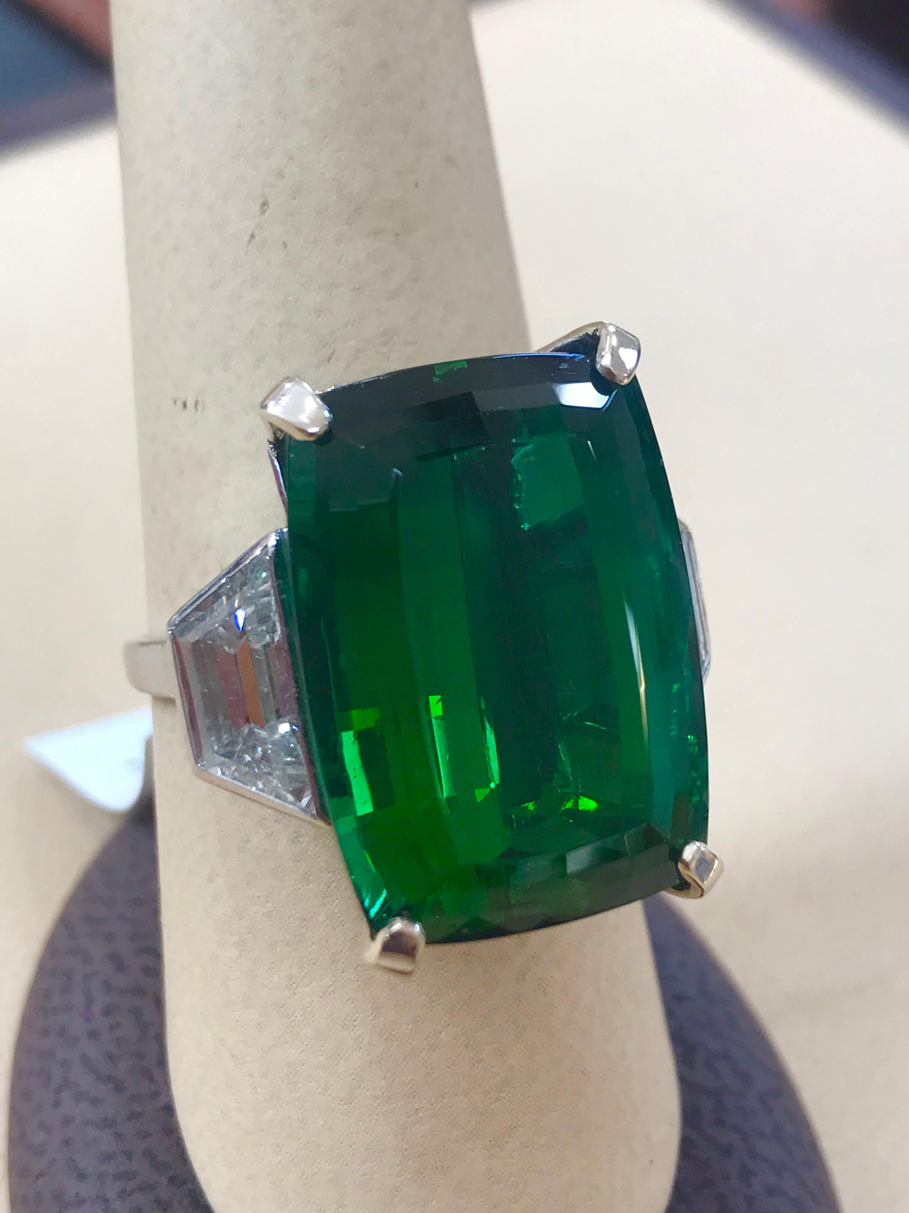 29 Carat Green Tourmaline and Solitaire Diamond Cocktail Ring Platinum Estate In Excellent Condition In New York, NY