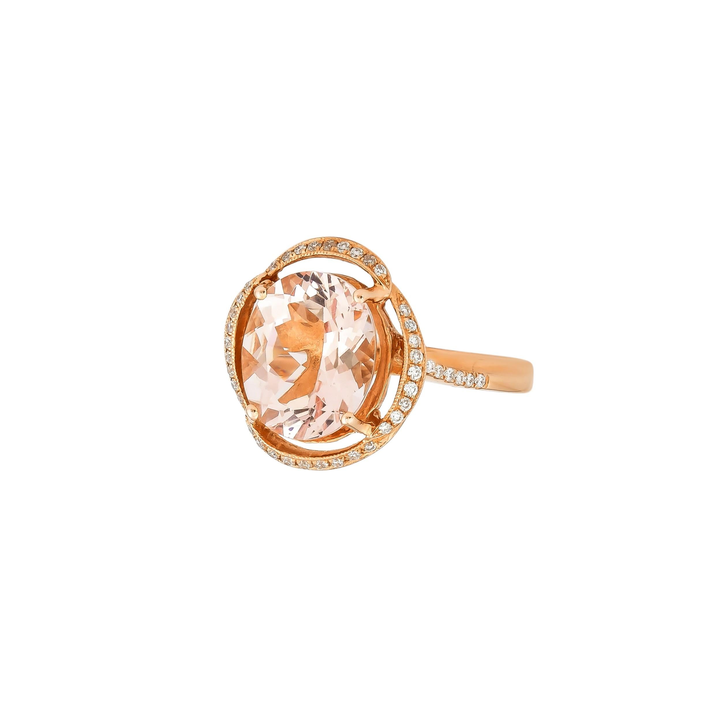 Oval Cut 2.9 Carat Morganite and Diamond Ring in 18 Karat Rose Gold For Sale