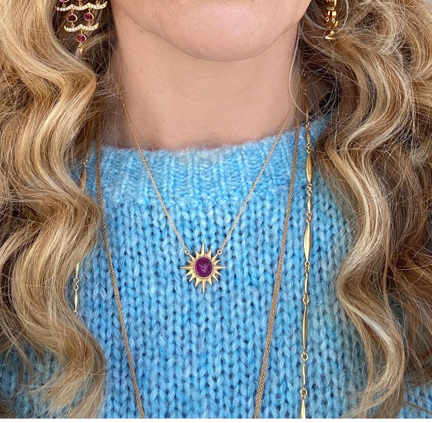 2,9 Karat rosa Turmalin Cabochon 18kt Gold Stern Halskette von Lauren Harper im Angebot 4