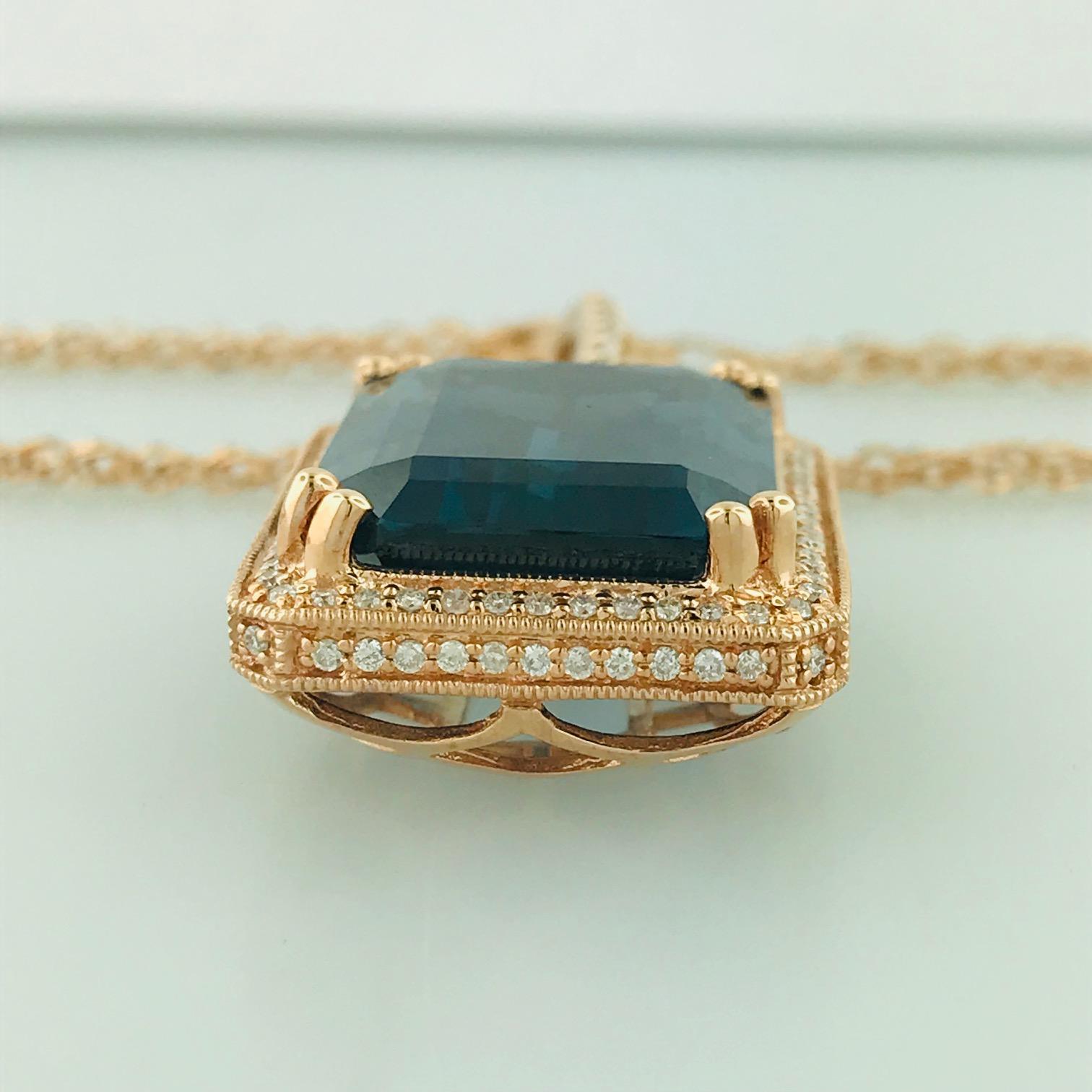 29 Karat Königsblauer Topas 0,60 Karat Diamant Roségold Halskette Anhänger Enhancer (Smaragdschliff)