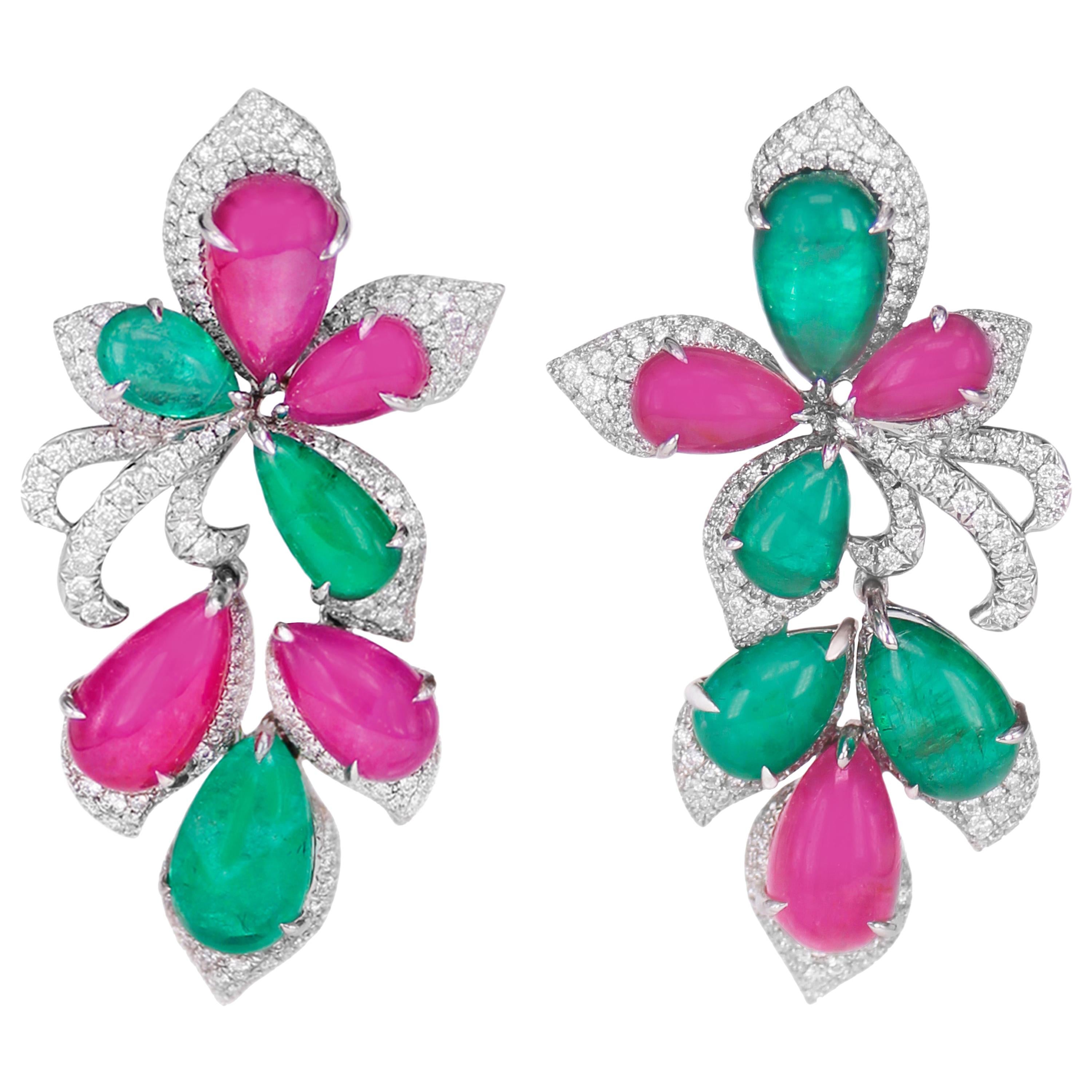 Boucles d'oreilles lustre en rubis de 29 carats et émeraudes de 17 carats