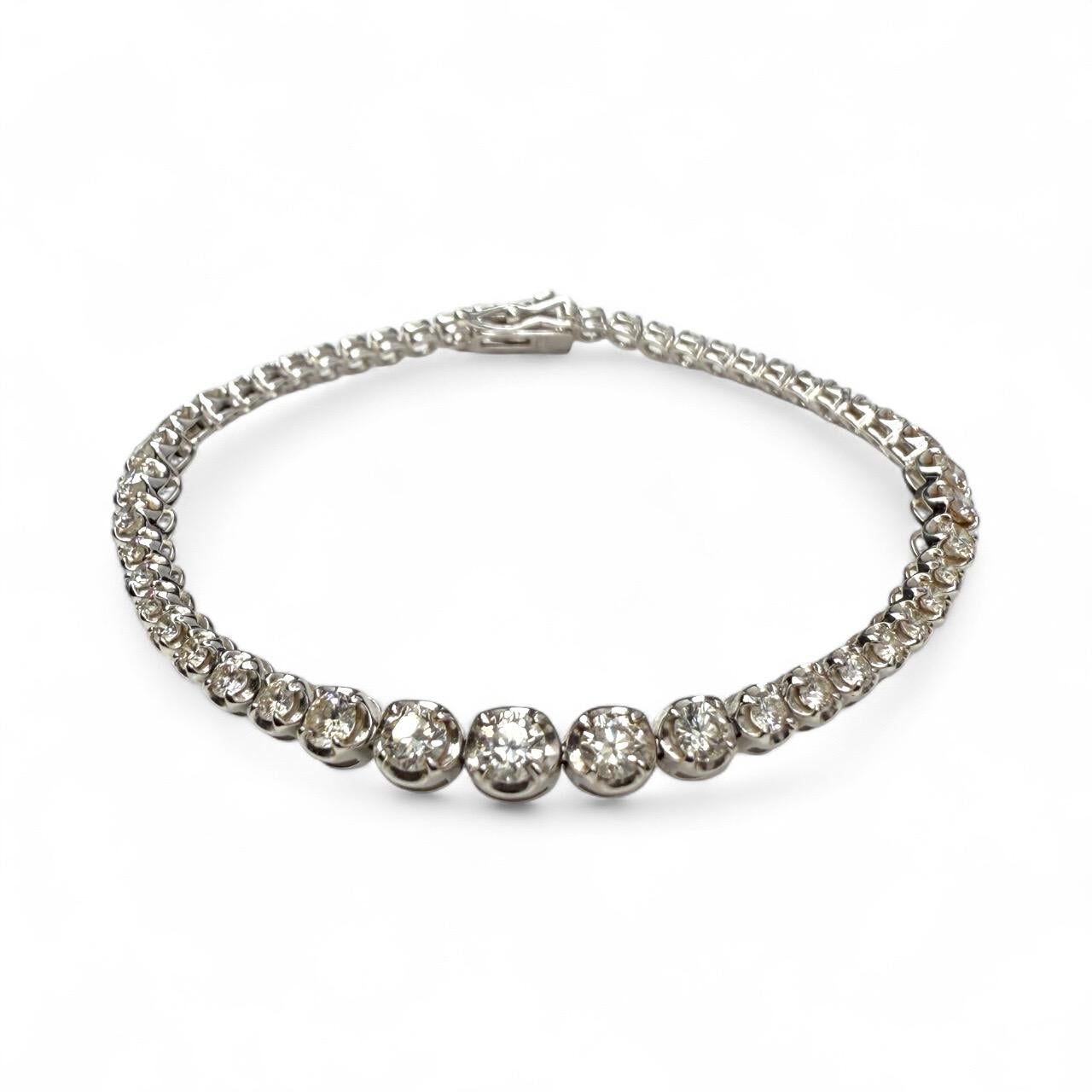 Femenino o masculino Pulsera Sinfonía de Diamantes Graduados de 2,9 Quilates en Oro Blanco de 18 K en venta