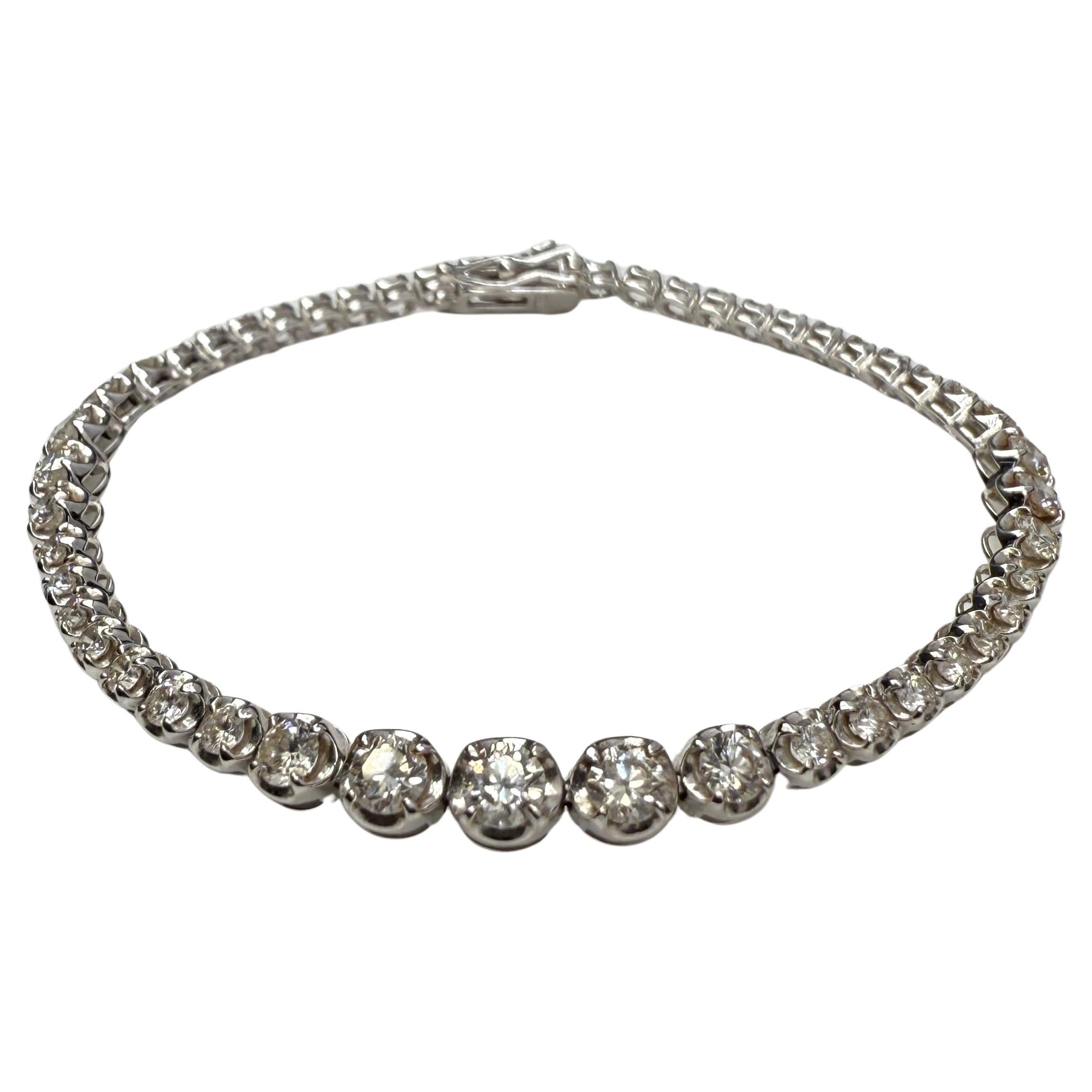 Pulsera Sinfonía de Diamantes Graduados de 2,9 Quilates en Oro Blanco de 18 K en venta