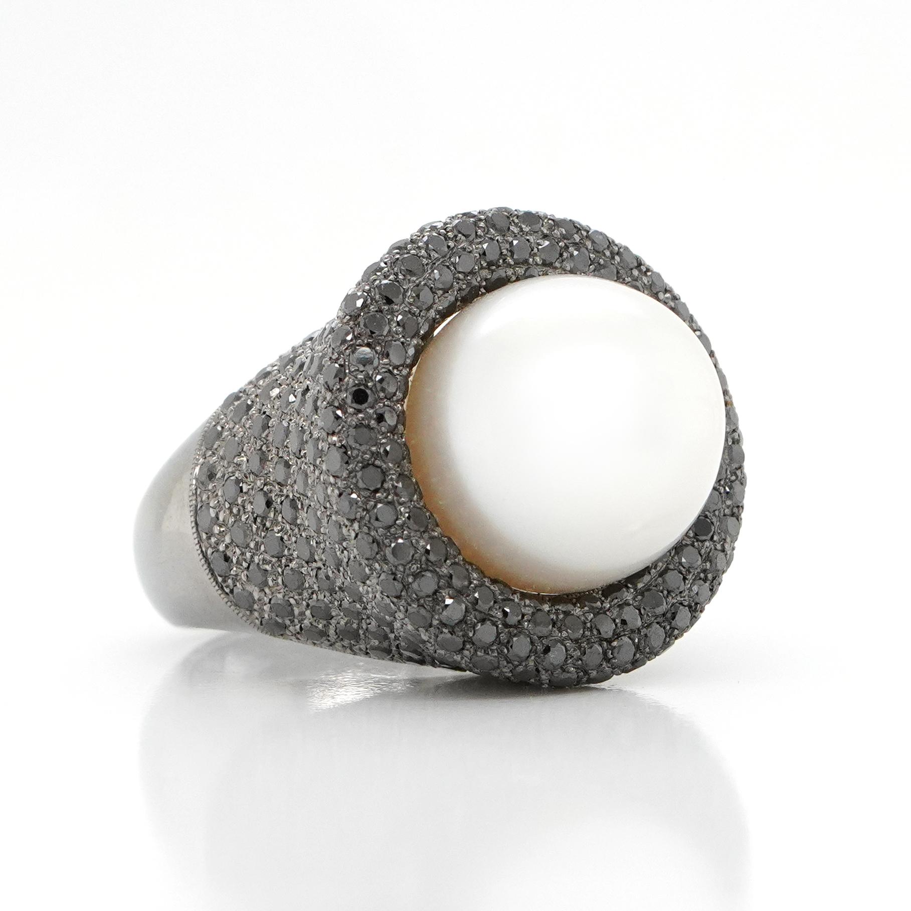 Round Cut 29 carats Pearl Black Diamond Cocktail Ring For Sale