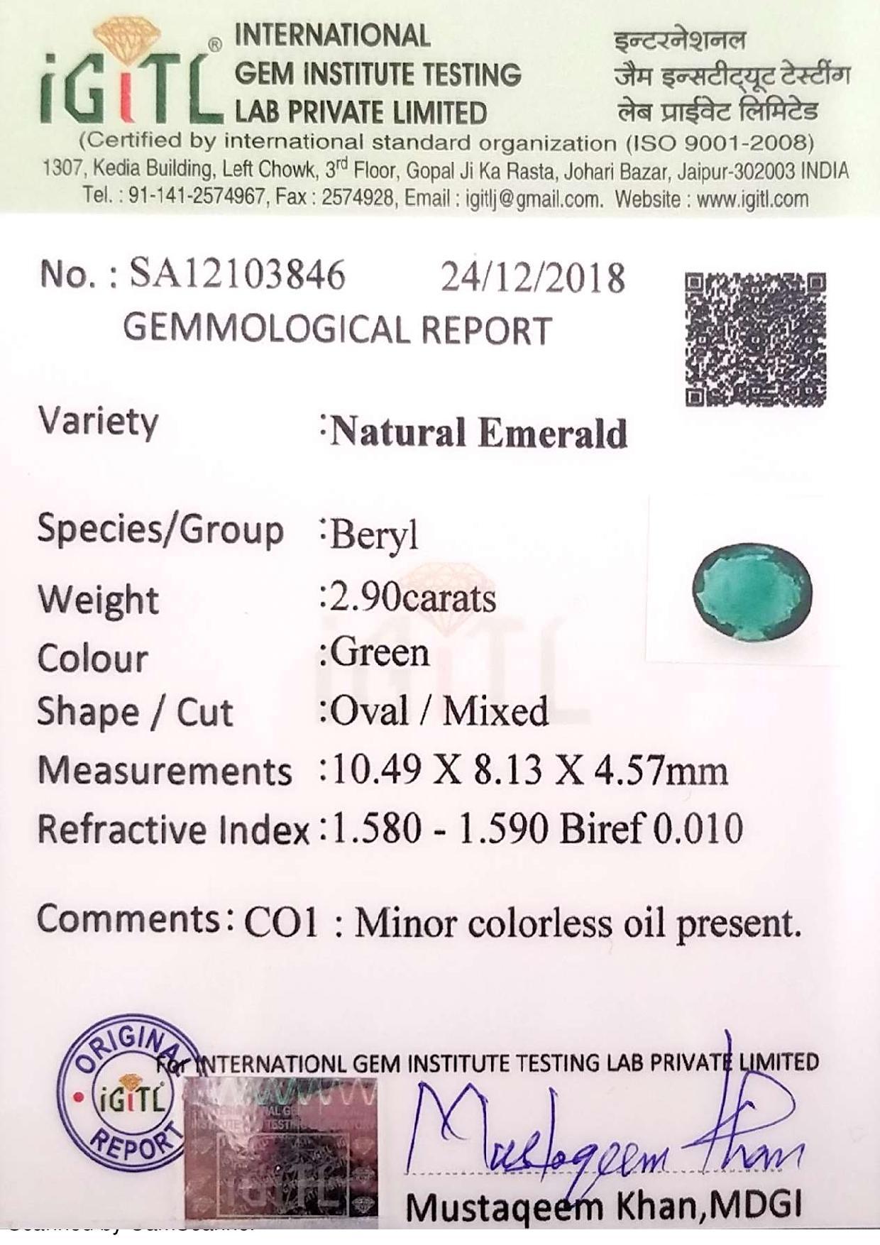 Oval Cut 2.9 Ct Weight Oval Shaped Green Color IGITL Certified Emerald Gemstone Pendant For Sale