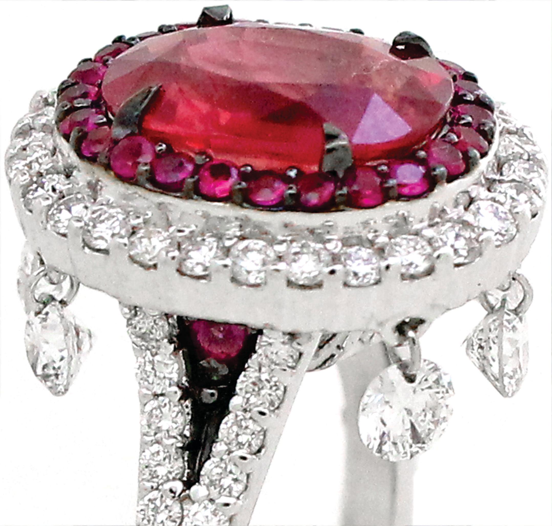 Ring aus 2,9 Karat Rubin und 1.1 Karat weißen Diamanten (Moderne) im Angebot