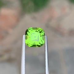 2.9 cts Square Cushion Cut Apple Green Natural Peridot Gemstone for Jewellery