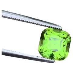 2.9 cts Square Cushion Cut Apple Green Natural Peridot Gemstone for Jewellery