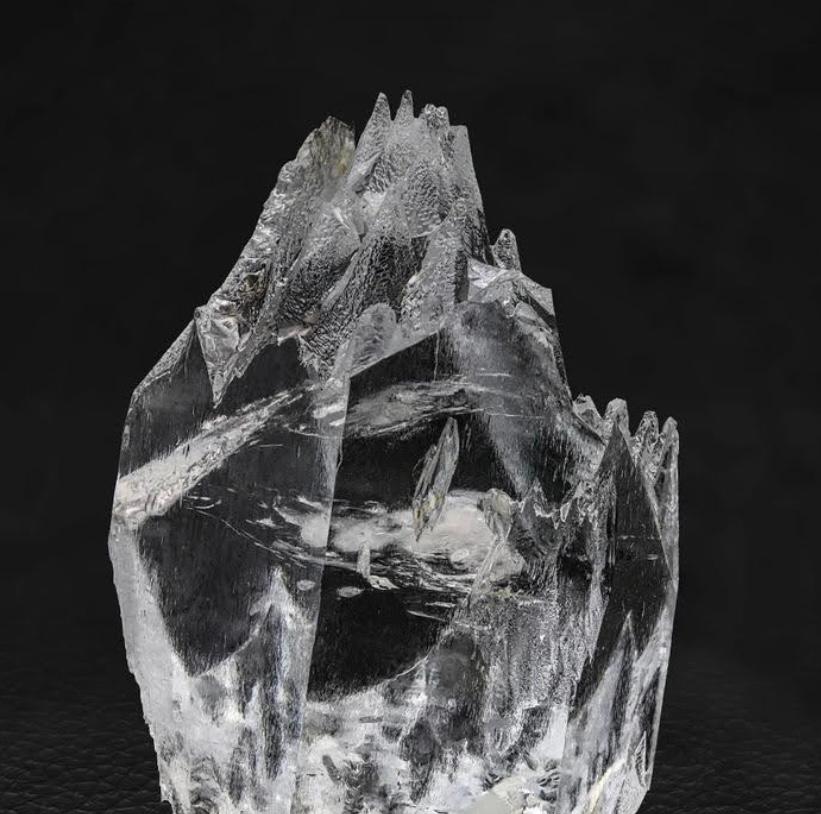 29 Grams Double Terminated Etched Clear Aquamarine Crystal From Pakistan In Good Condition For Sale In Peshawar, PK