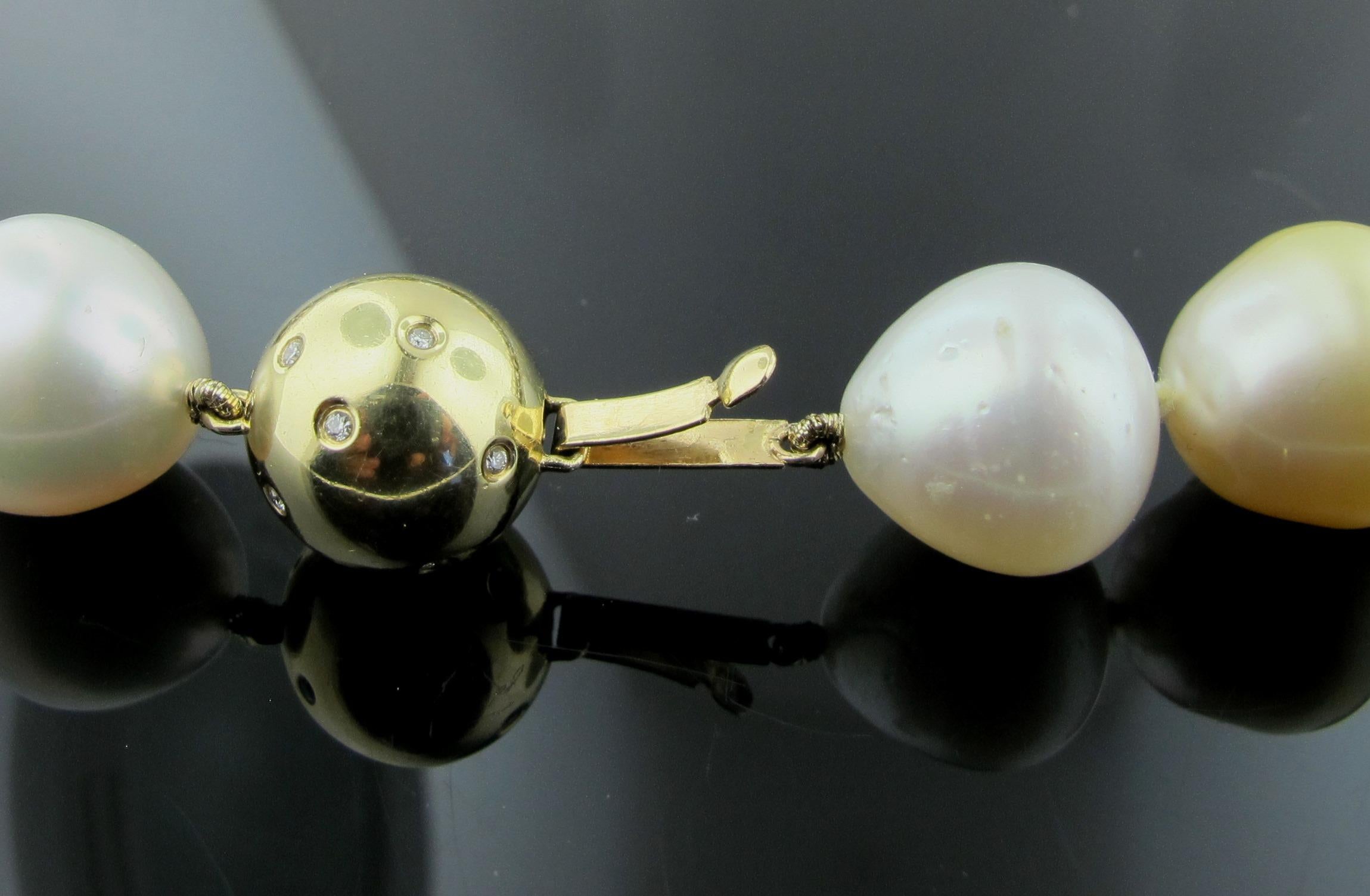 29 White and Gold Pearl Necklace with a Gold and Diamond Clasp In Excellent Condition In Palm Desert, CA