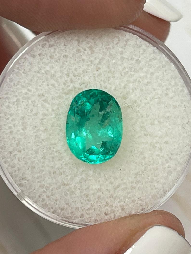 Women's or Men's 2.90 Carat 10x8mm Bluish Green Colombian Emerald Oval Cut - May Birthstone Gem For Sale