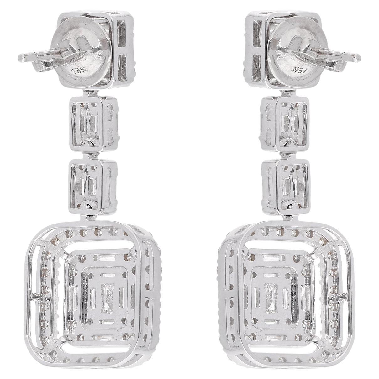 Laissez-vous séduire par la beauté luxueuse de nos boucles d'oreilles en diamant fabriquées à la main. Ces superbes boucles d'oreilles sont méticuleusement fabriquées par des artisans qualifiés afin de créer un bijou unique en son genre, aussi