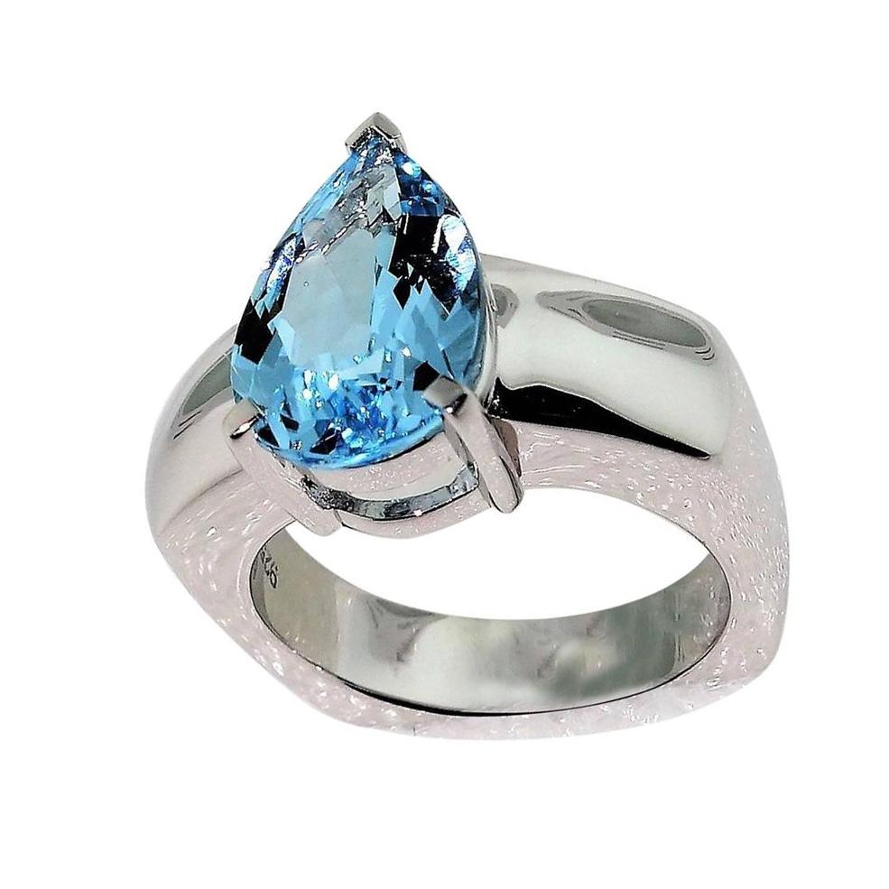 Anillo solitario de diamantes con topacio azul de 2,90 quilates Estate Fine Jewelry Corte pera en venta