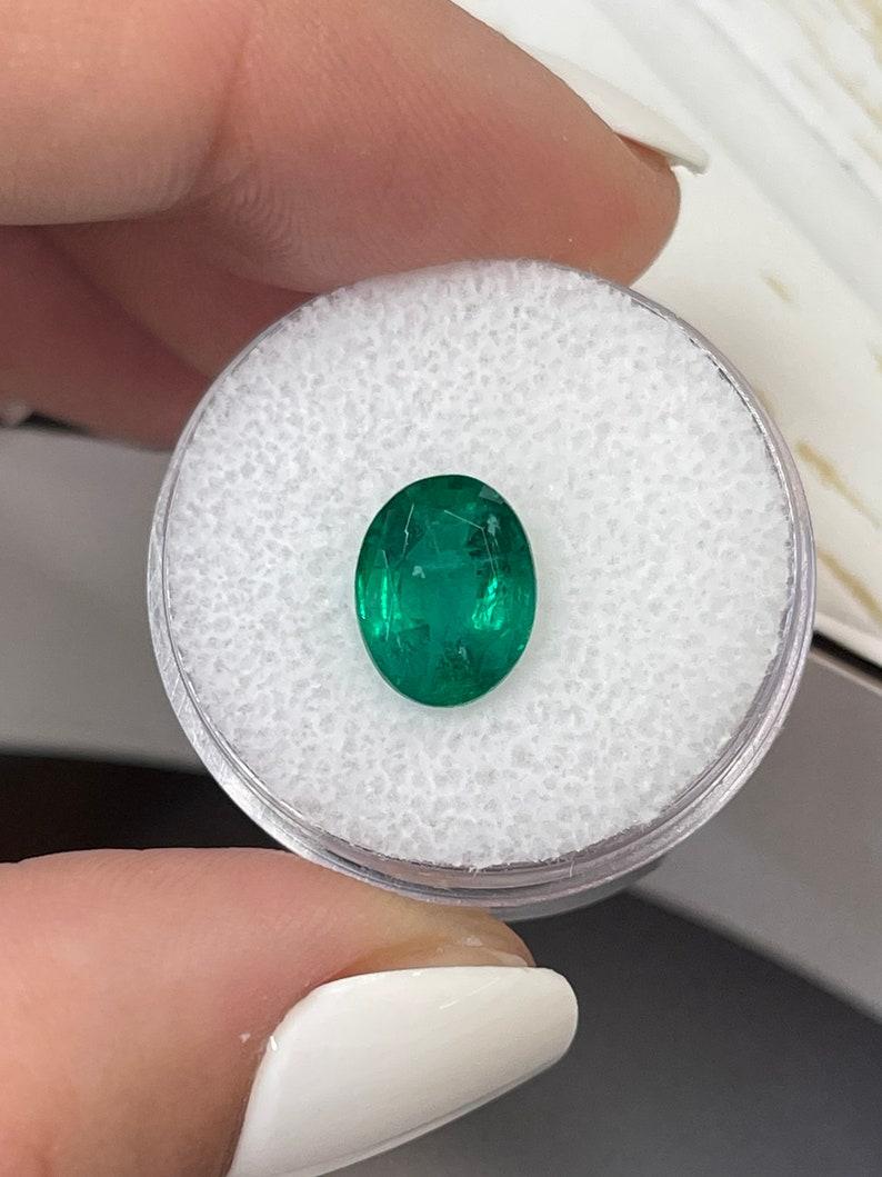 Modern 2.90 Carat Classic Emerald Green Zambian Emerald - Oval Cut May Birthstone Gem For Sale