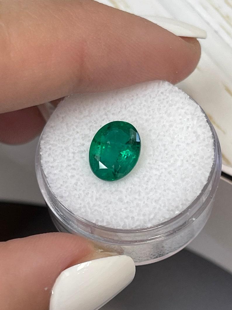 Women's or Men's 2.90 Carat Classic Emerald Green Zambian Emerald - Oval Cut May Birthstone Gem For Sale