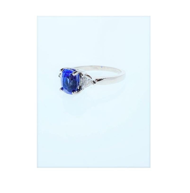 AGL Certified  2.90 Carat Cushion Cut Blue Sapphire & Diamond Ring in 18 K Gold In New Condition In Chicago, IL