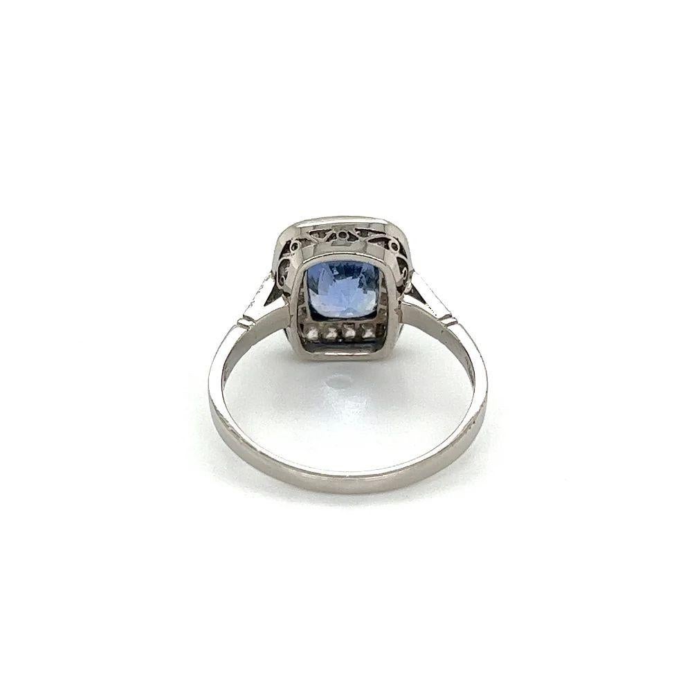 2.90 Carat Cushion Sapphire and Diamond Platinum Ring Estate Fine Jewelry In Excellent Condition For Sale In Montreal, QC