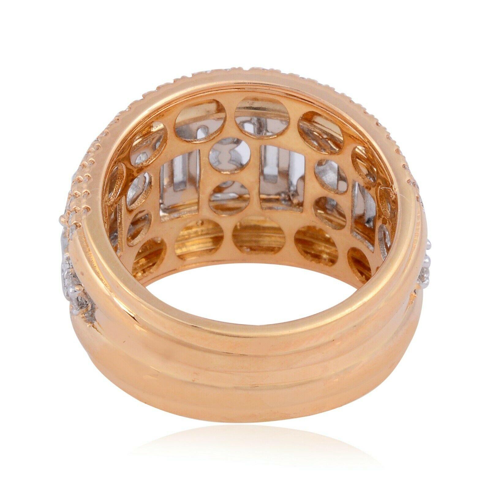 For Sale:  2.90 Carat Diamond 18 Karat Gold Two-Tone Ring 2
