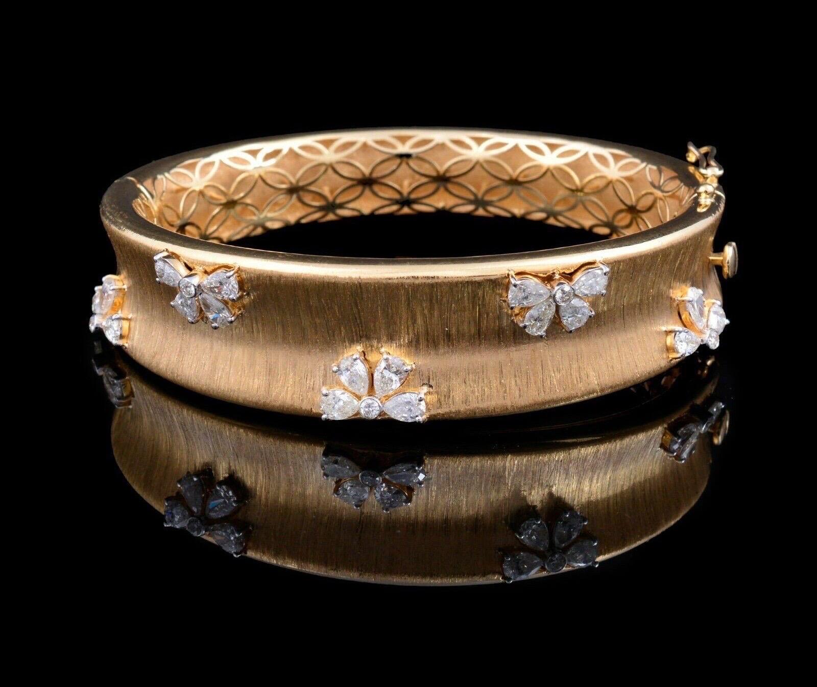Modern 2.90 Carat Diamond 14 Karat Rose Gold Floral Bangle Bracelet For Sale